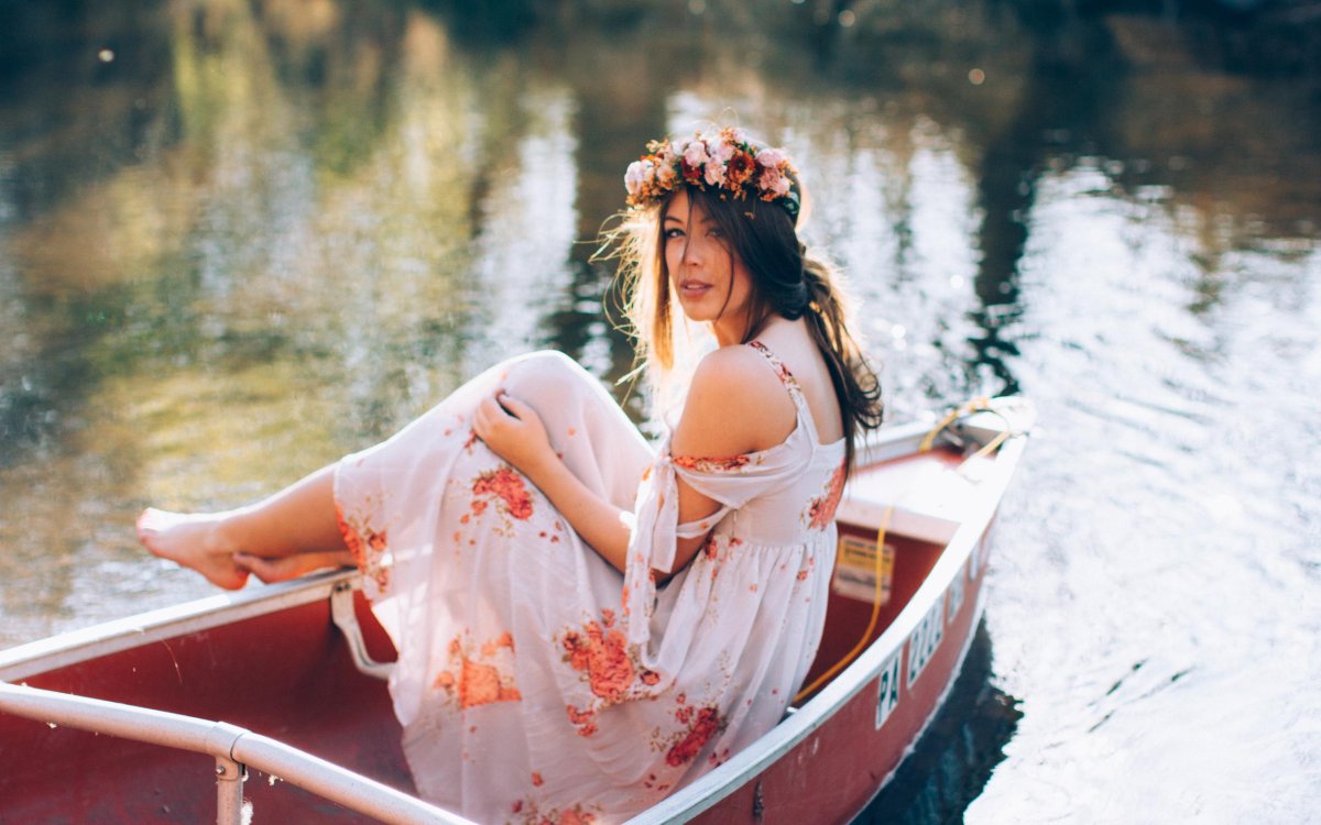 Фотосессия в воде в платье