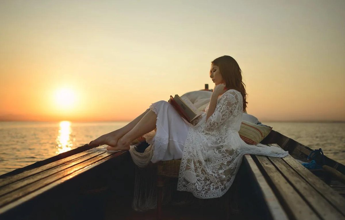 Фотосессия на рассвете в лодке