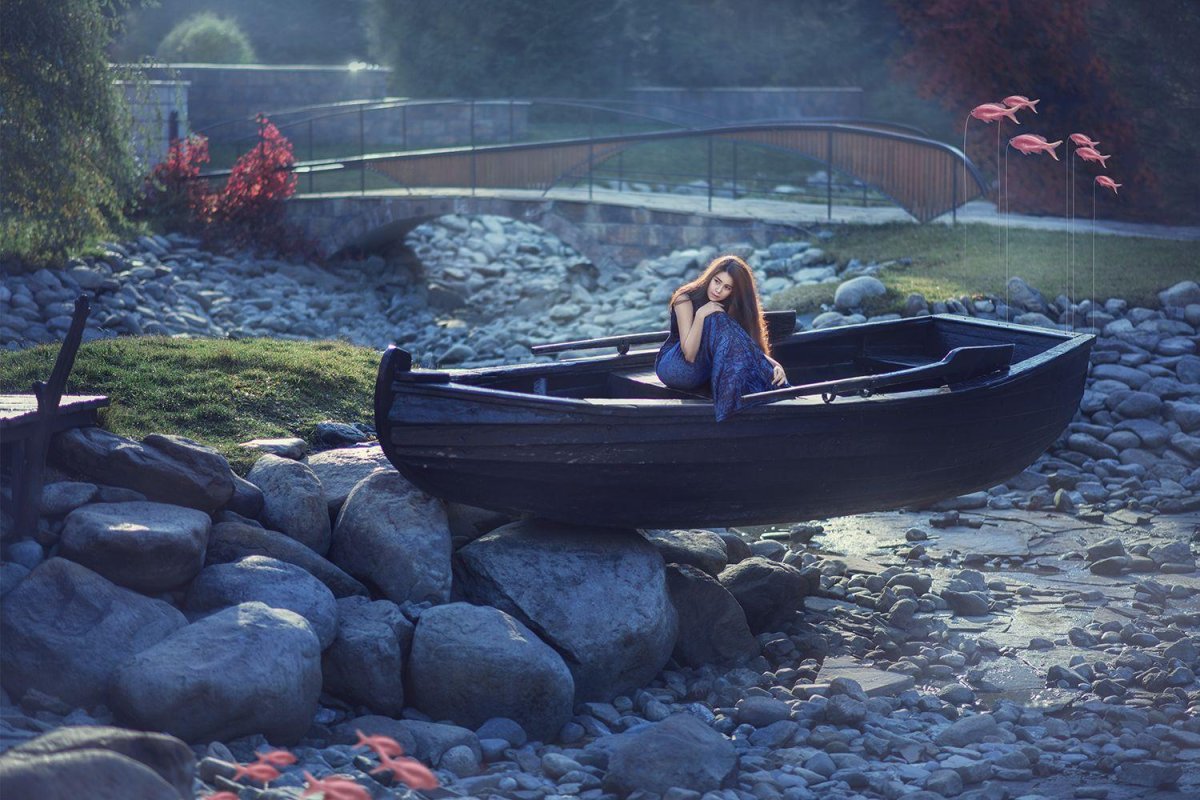 Девушка в лодке картинки