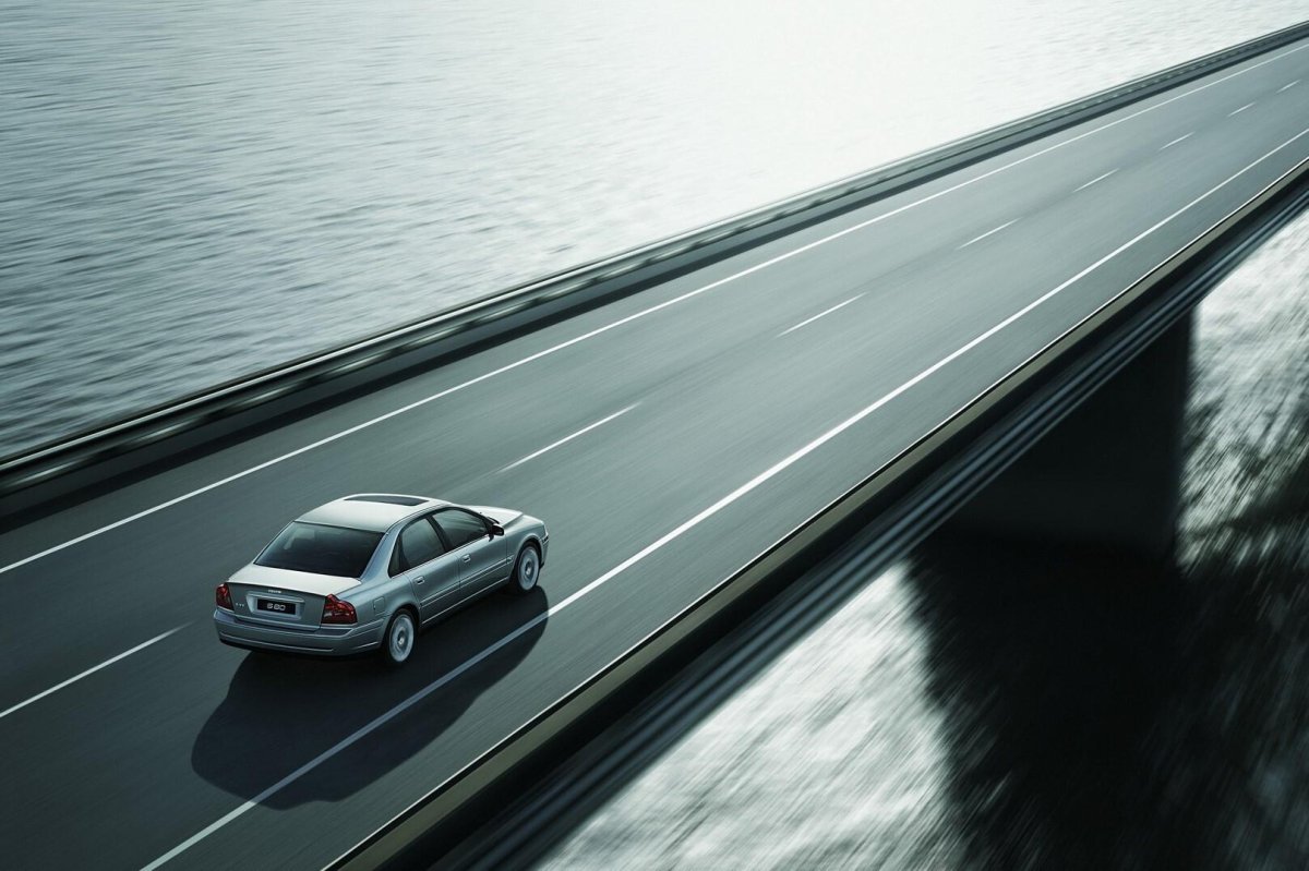 Автомобиль в движении