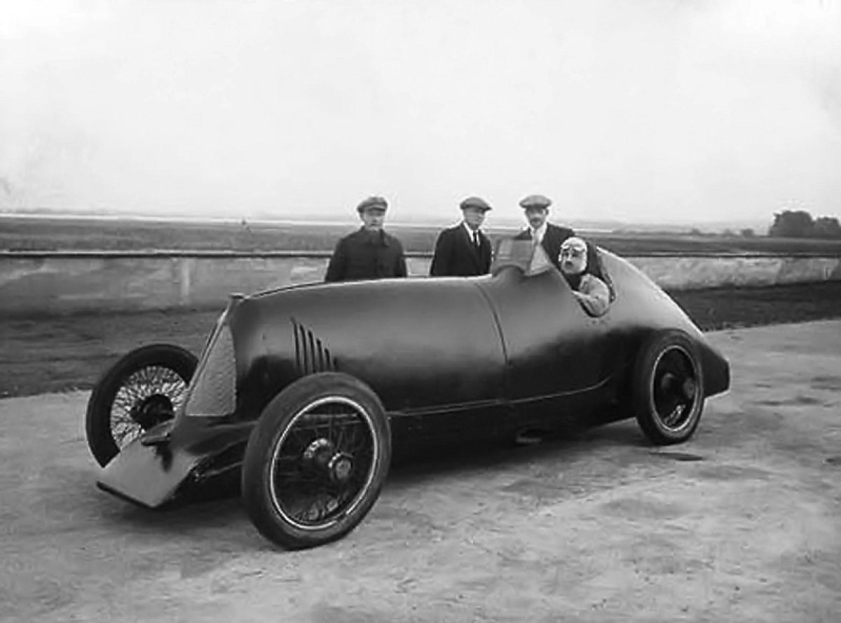 Гоночный автомобиль из Франции