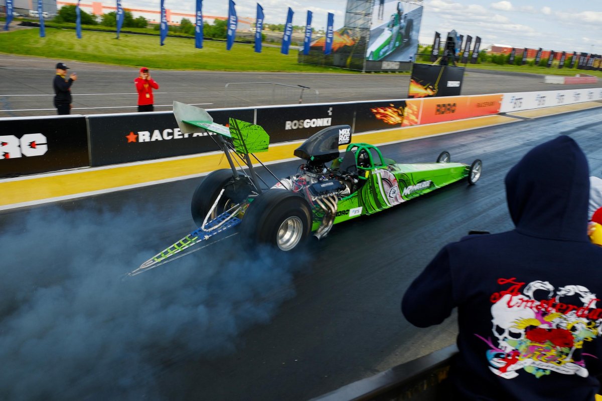 Гонки на машинах в Москве