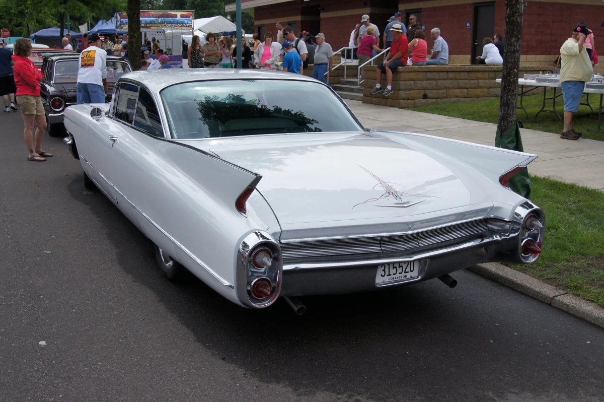 Кадиллак 60 годов 8 фар