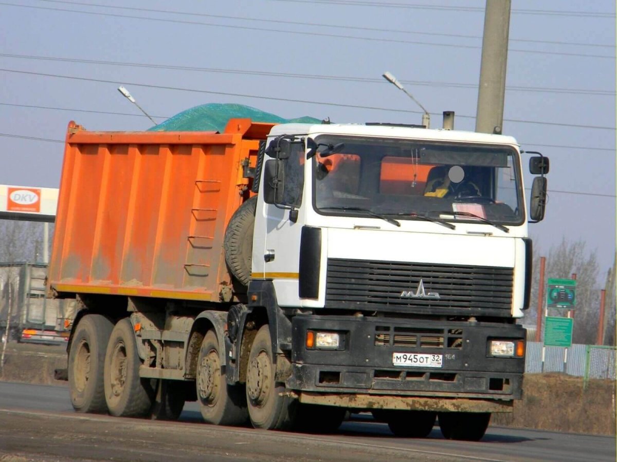 Самосвал МАЗ 6516 8 4