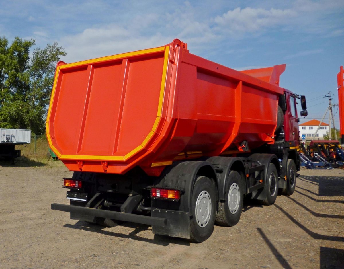 Самосвал МАЗ 6516 8 4