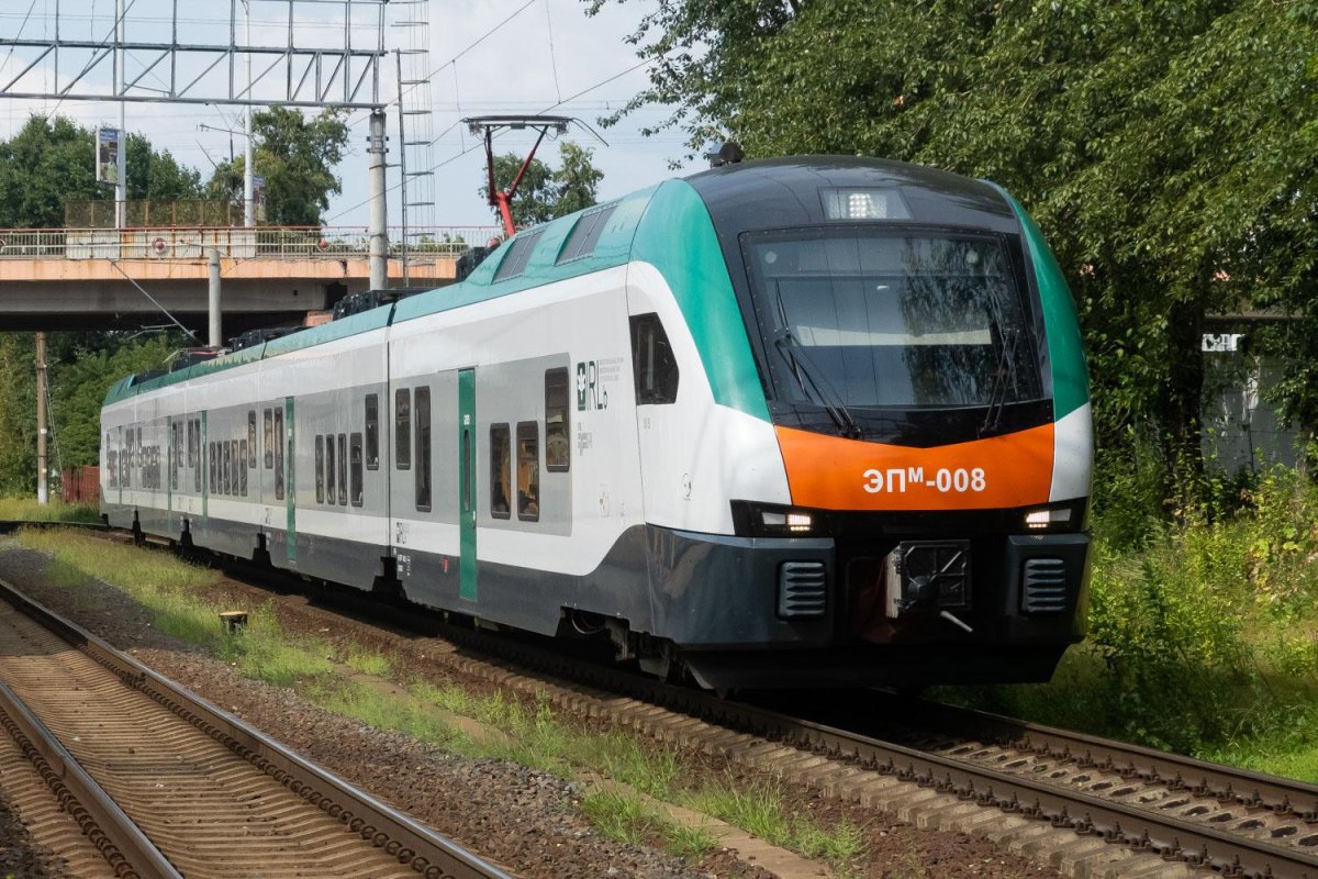 Пригородный поезд