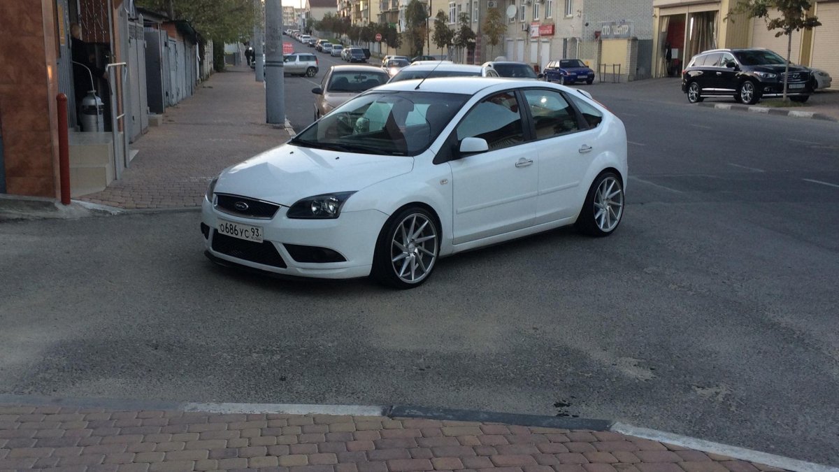 Ford Focus 2 Vossen r17