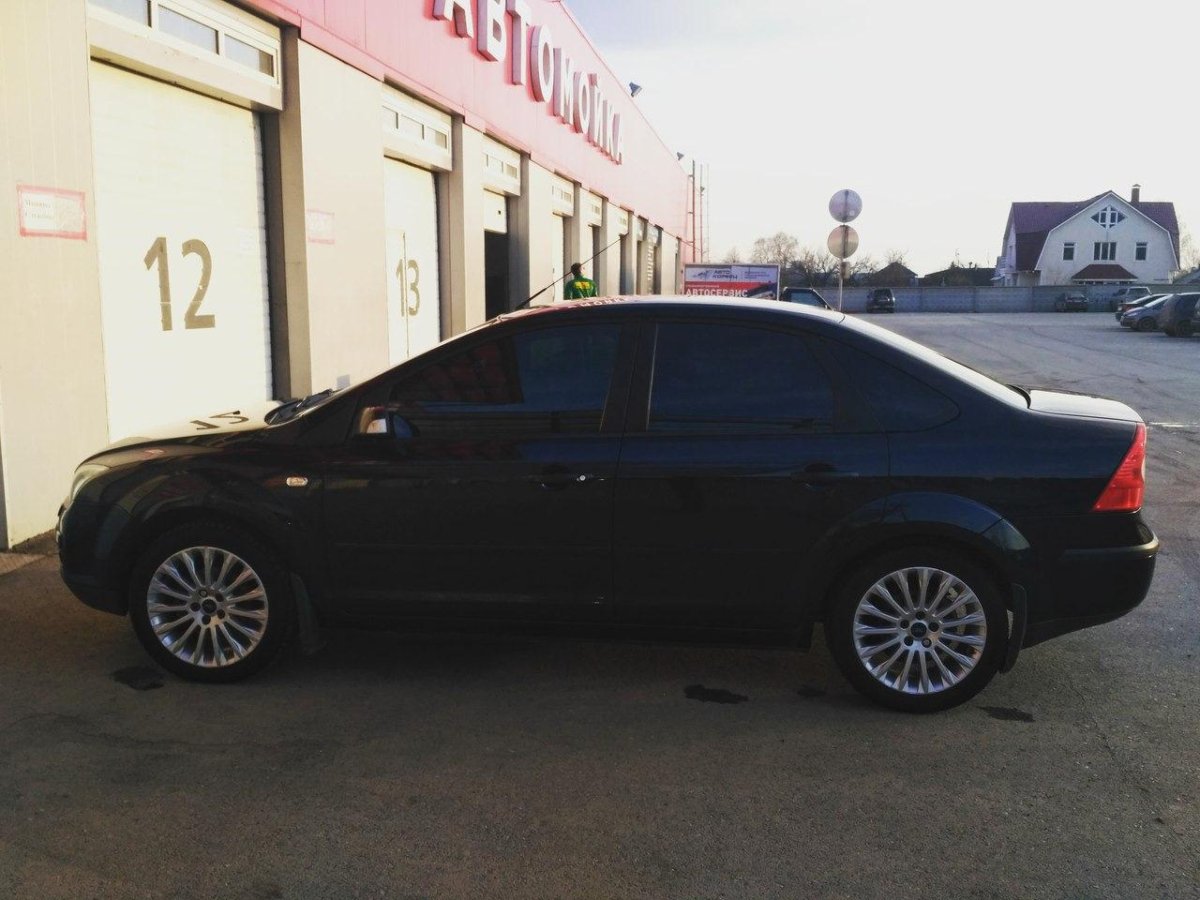 Ford Focus 2 седан на дисках