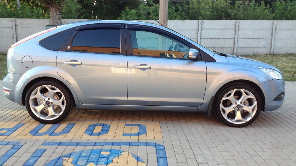 Ford Focus 2 хэтчбек сбоку