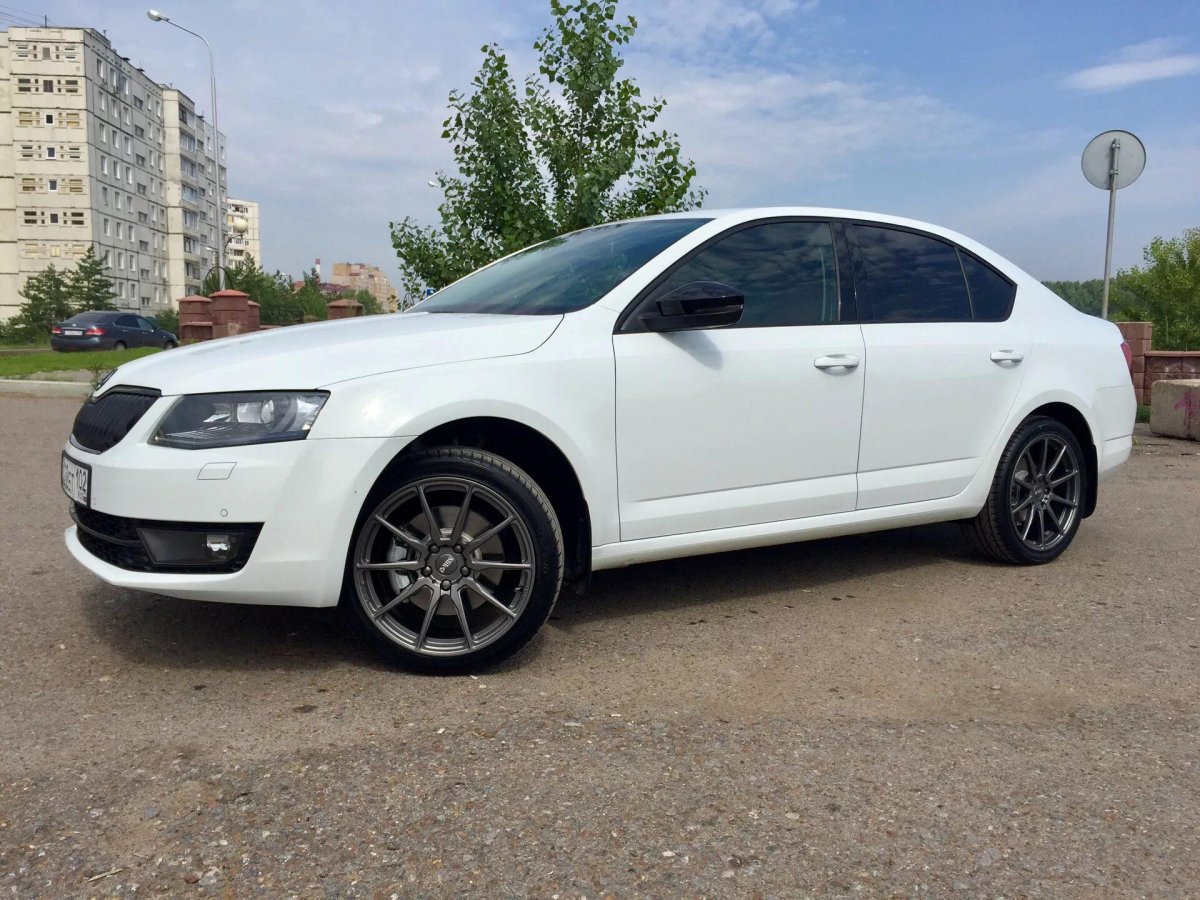 Skoda Octavia a7 белая r17