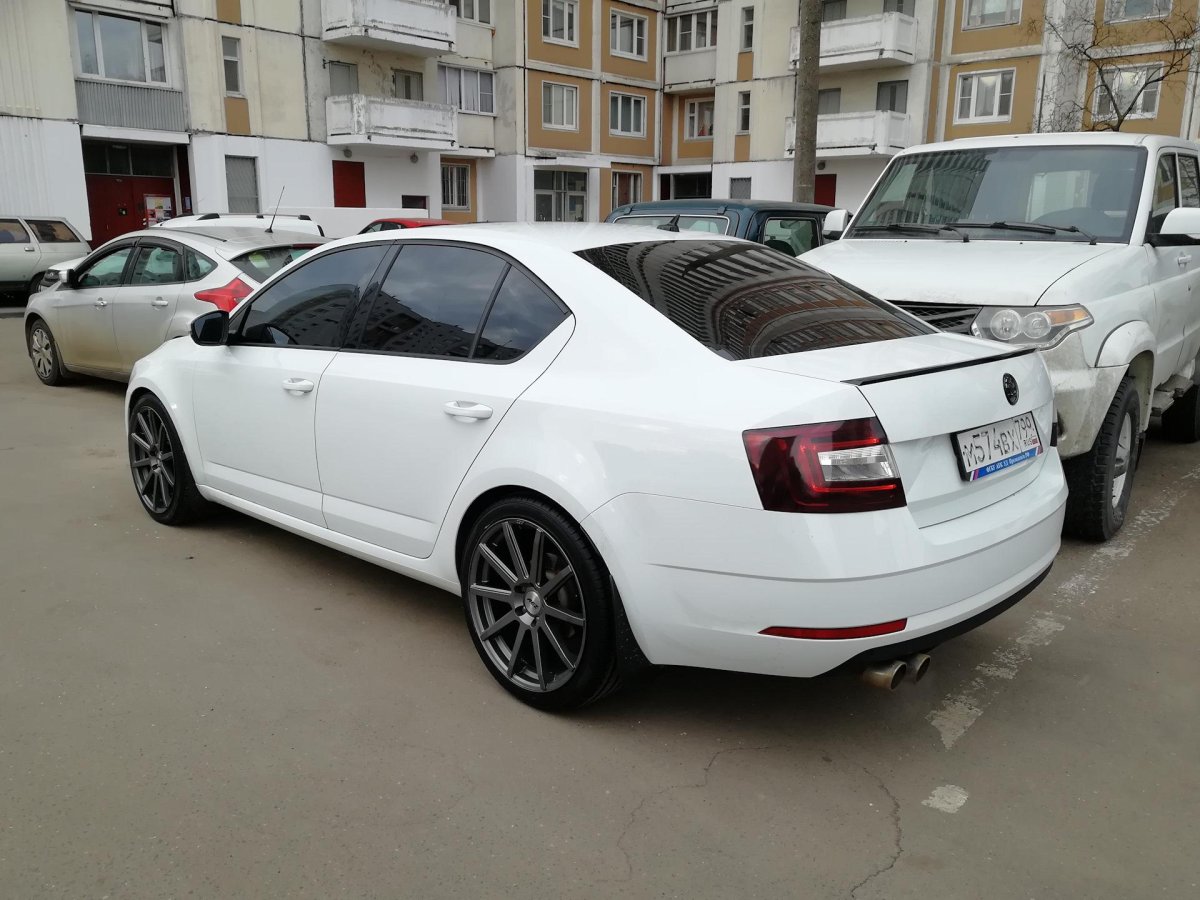 Skoda Octavia a7 белая r18