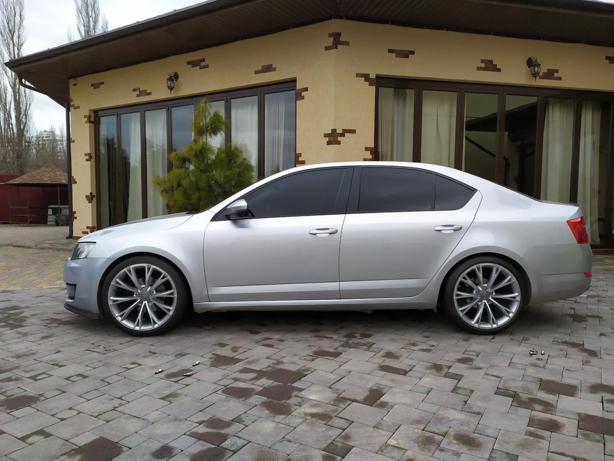 Skoda Octavia a7 r18 Rotor