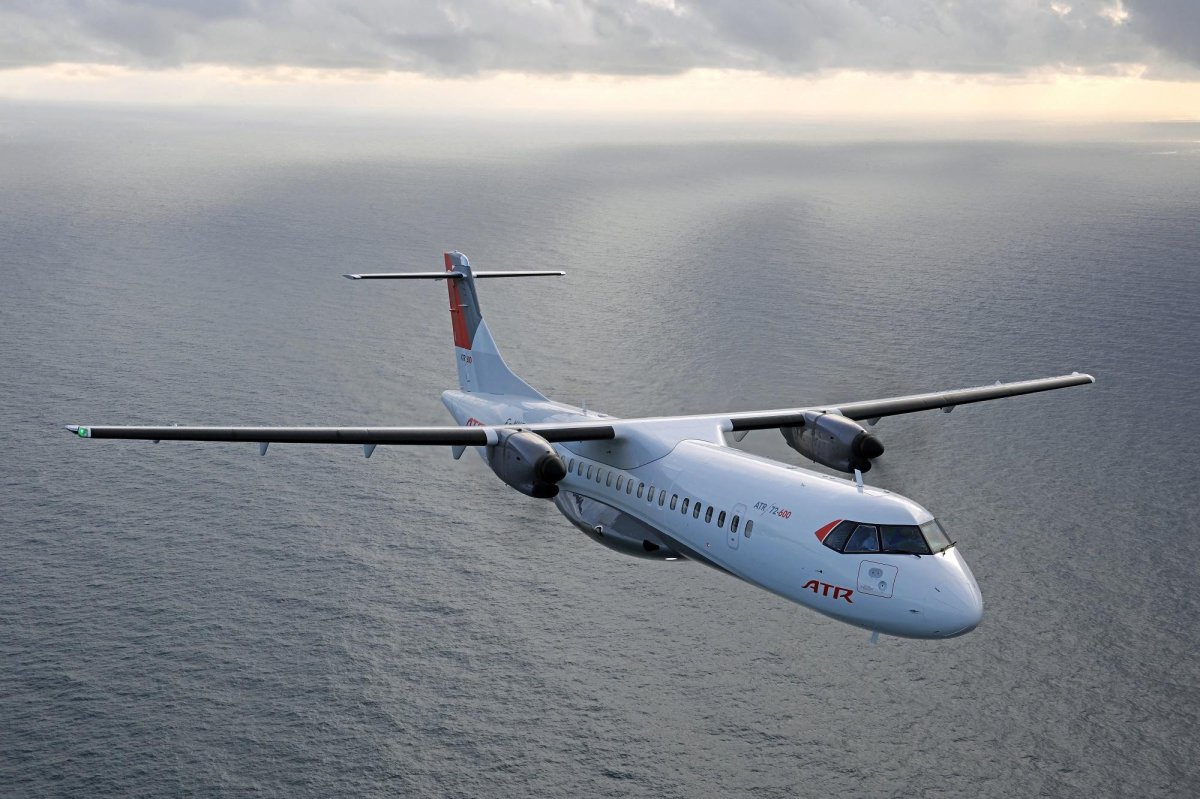 ATR 72 сбоку