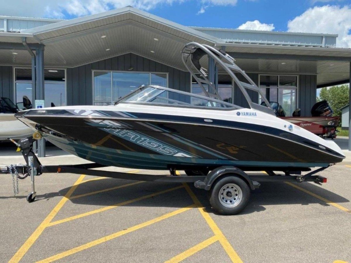 Катер Ямаха