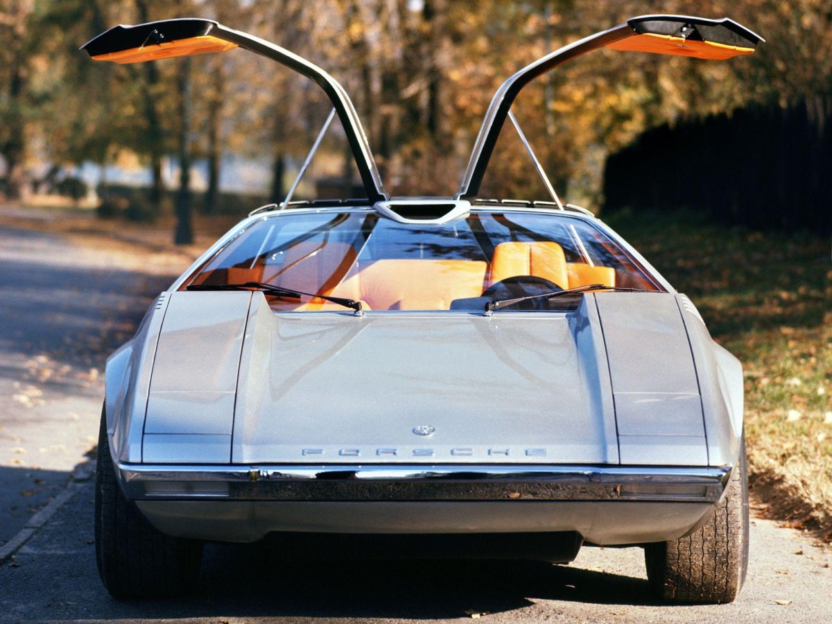 Порше Тапиро