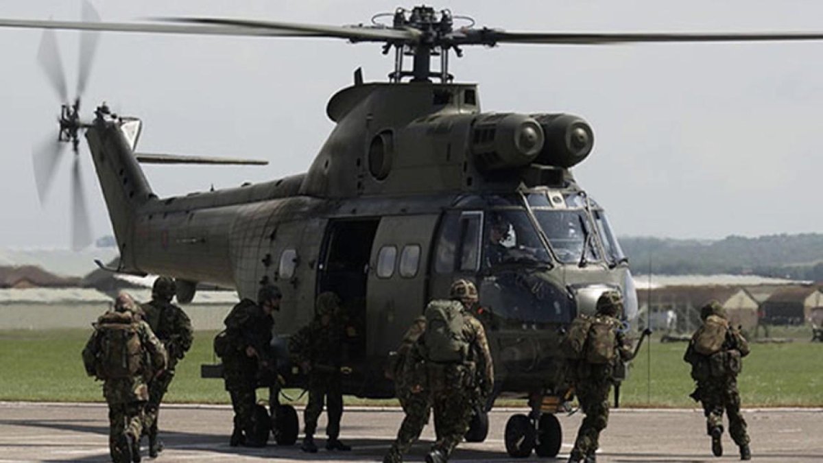 Солдат в вертолете