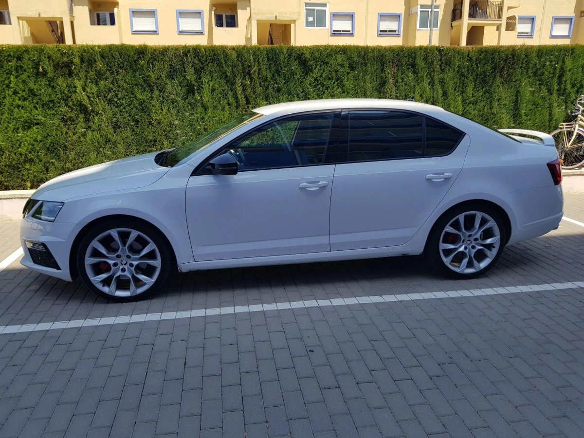 Skoda Octavia a7 белая r18