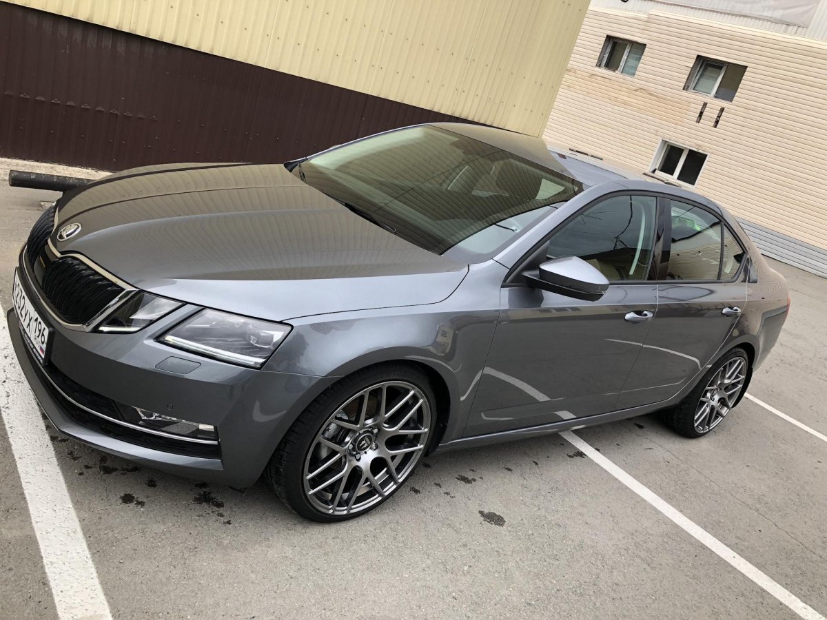 Momo Revenge Skoda Octavia a7