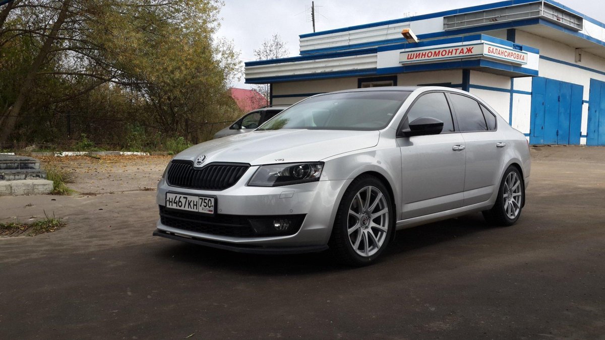 Skoda Octavia a7 белая r17