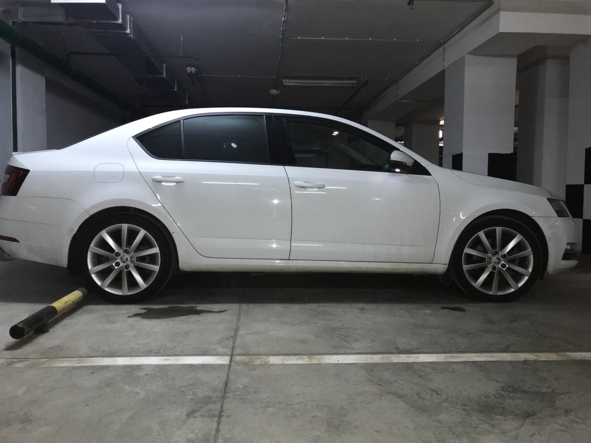 Alaris r18 Skoda Octavia a7