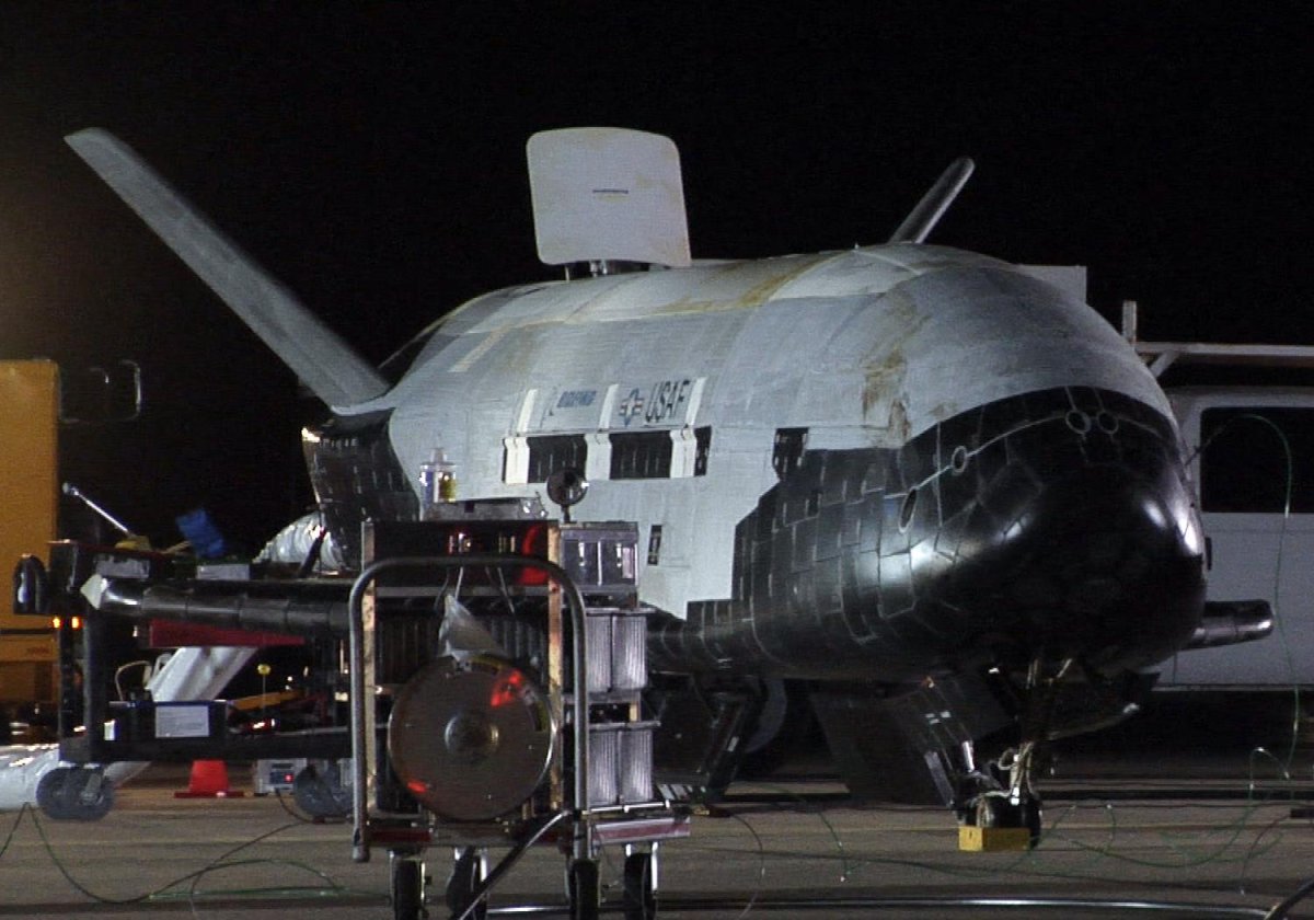 Челнок x-37b