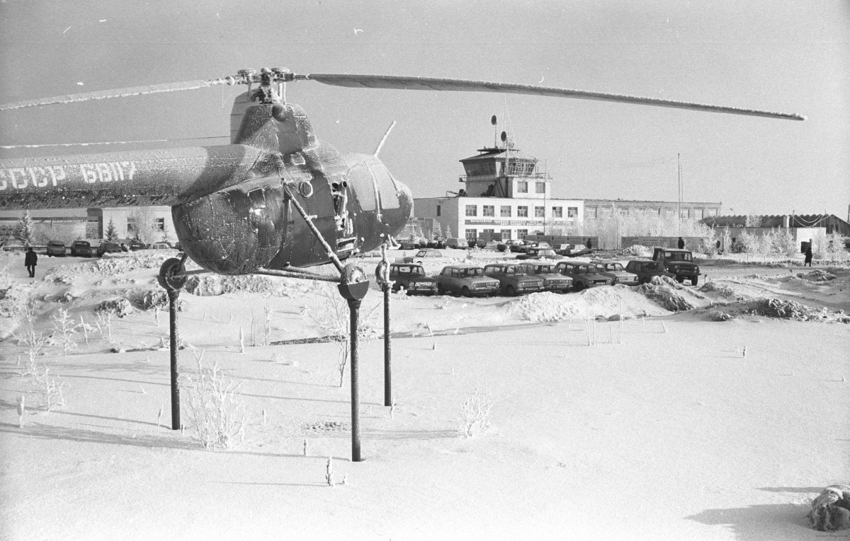 Памятник вертолёту ми-1