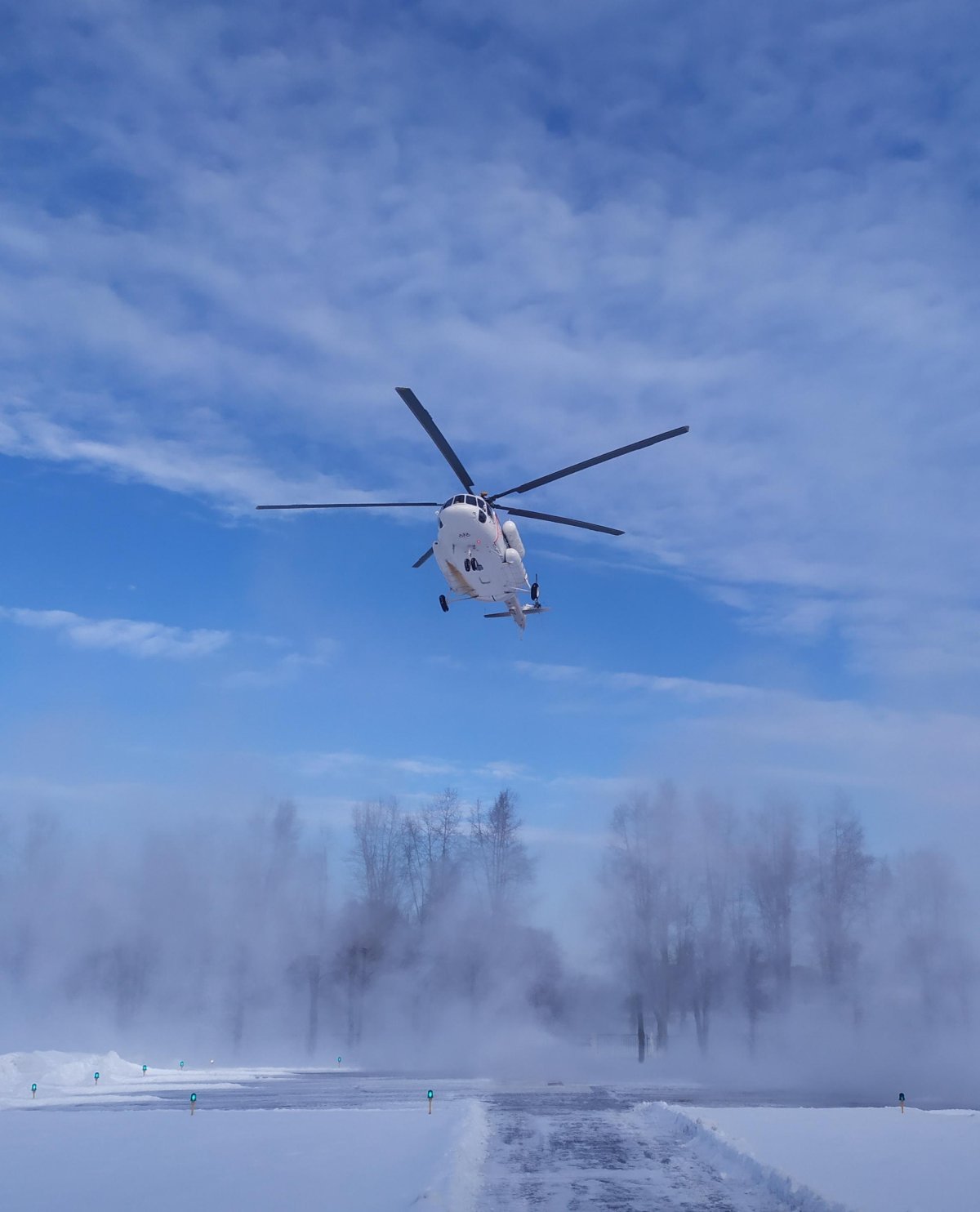 Вертолет в горах