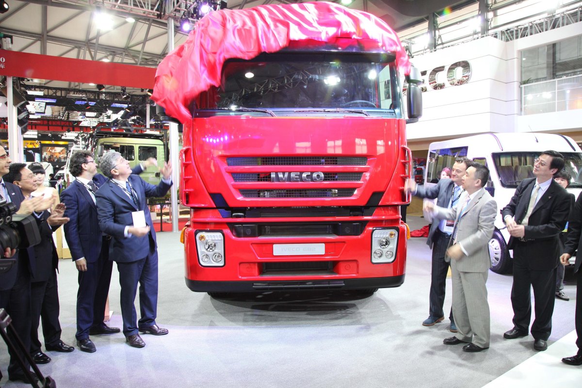 Тягач Ивеко 682