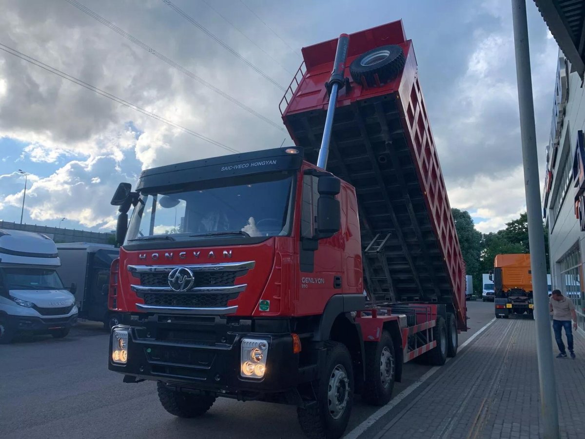 Hongyan самосвал 8x4