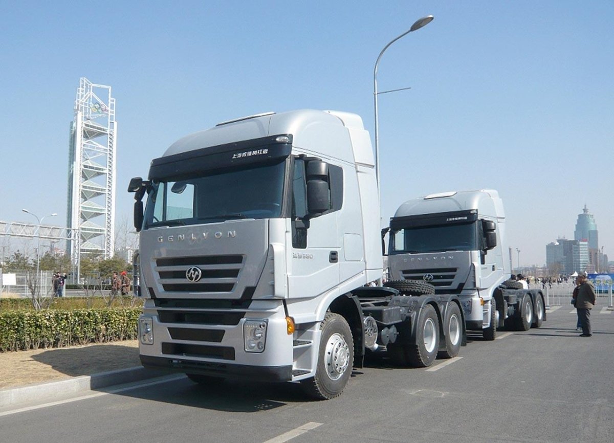 SAIC Iveco Hongyan тягач