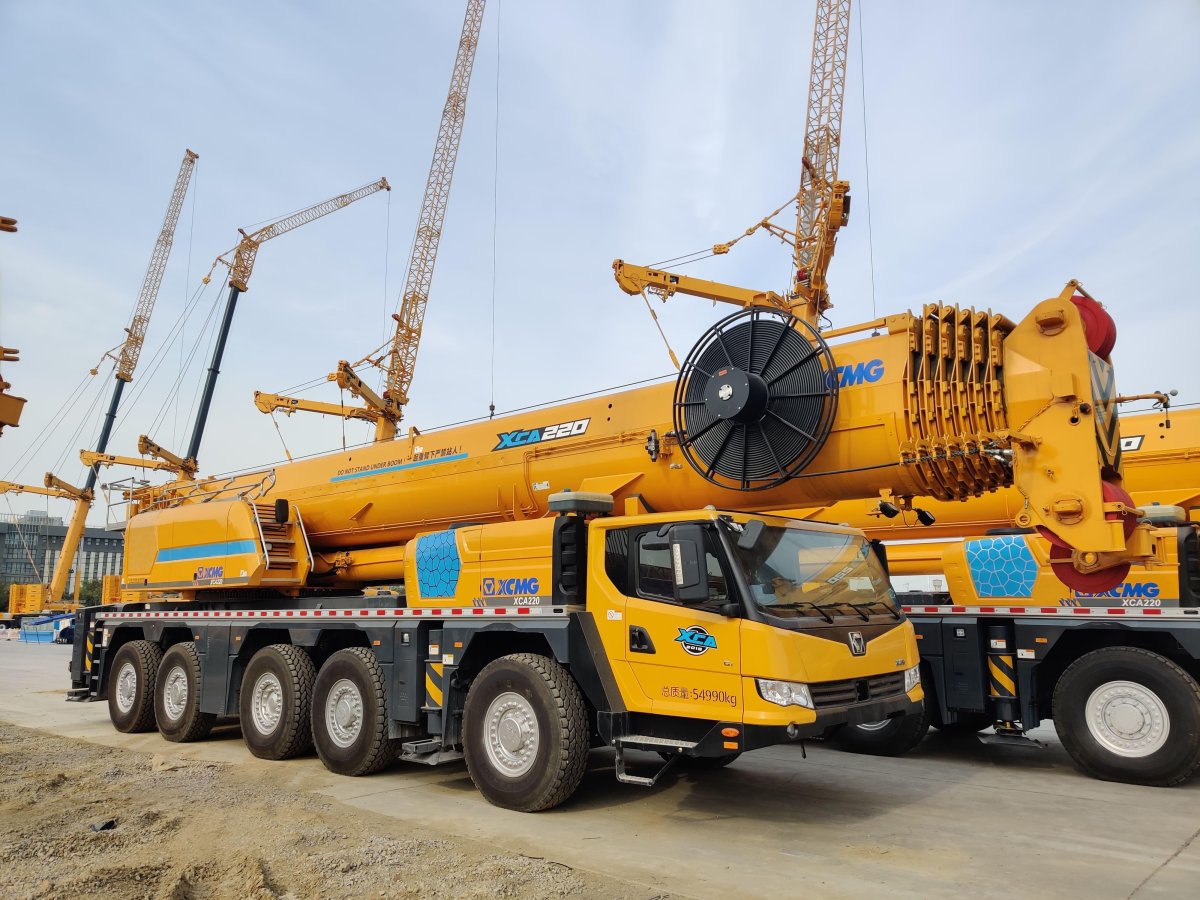 Автокран 220 тонн XCMG xca220