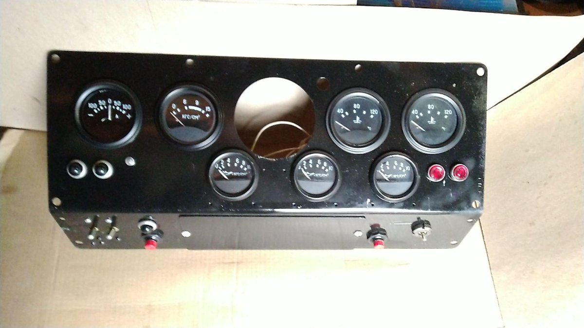 Щиток приборов к 700