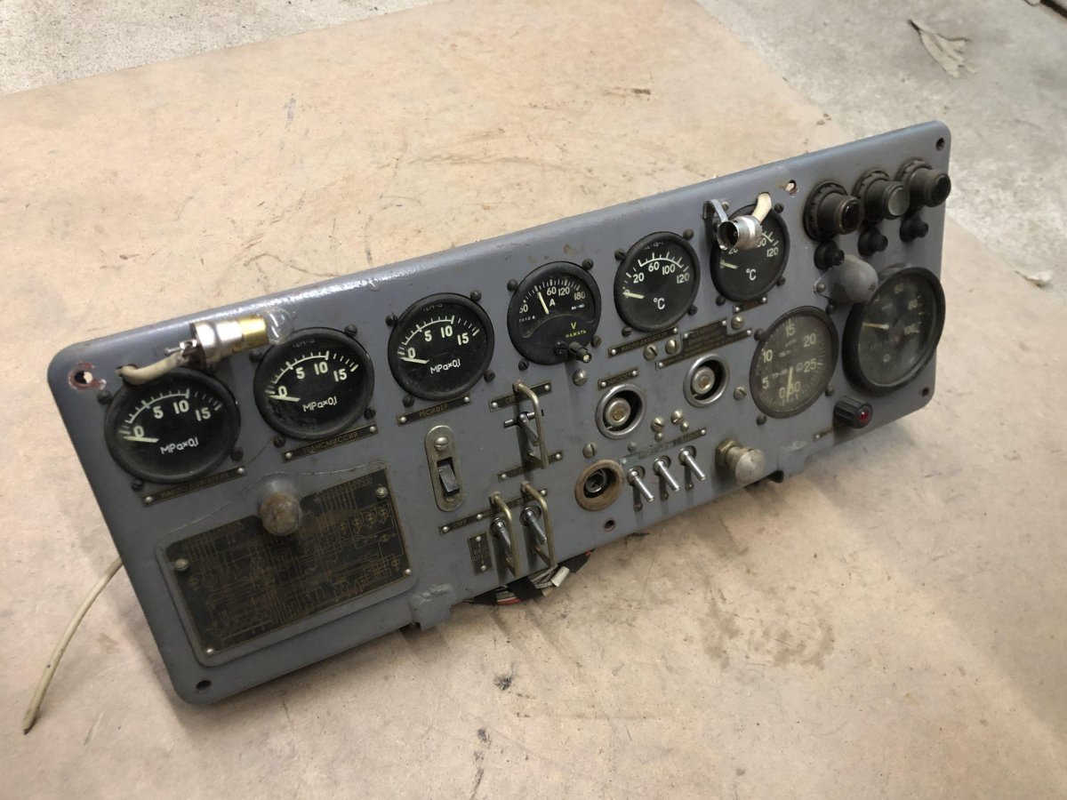 Гусеничный тягач АТС-59г