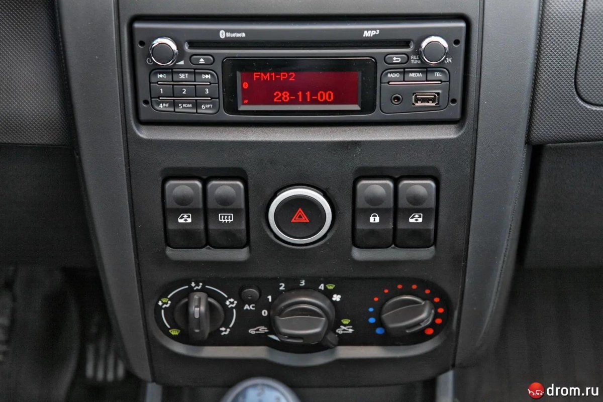 Штатная магнитола Lada Largus