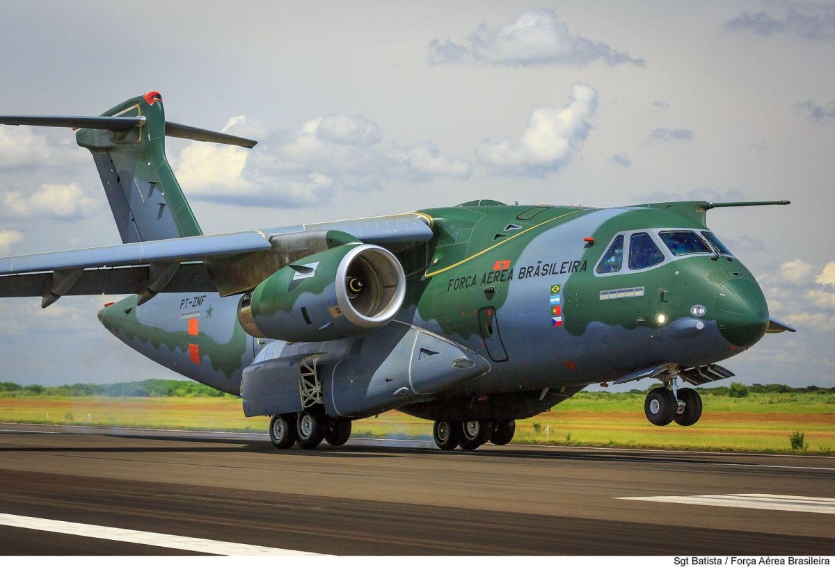 Самолет Embraer Kc-390