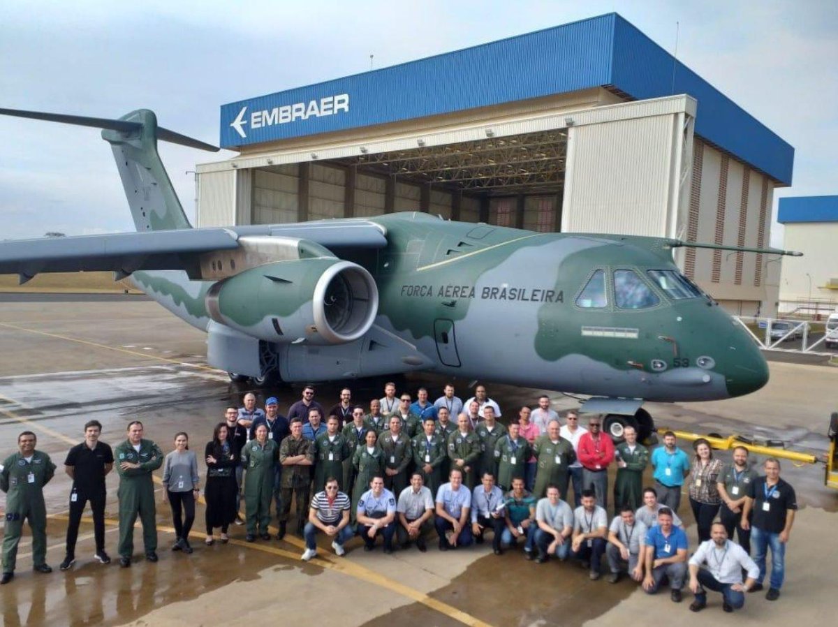 Самолет Embraer Kc-390