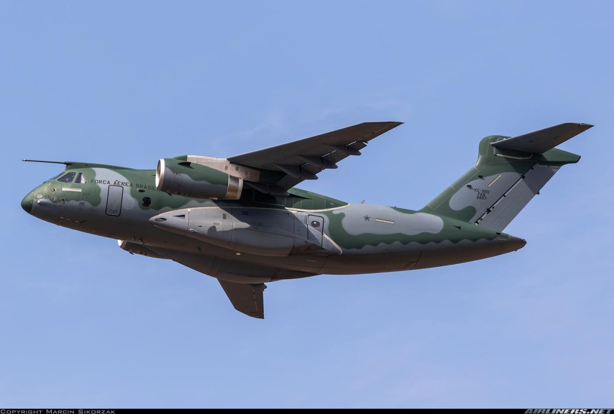 Самолет Embraer Kc-390