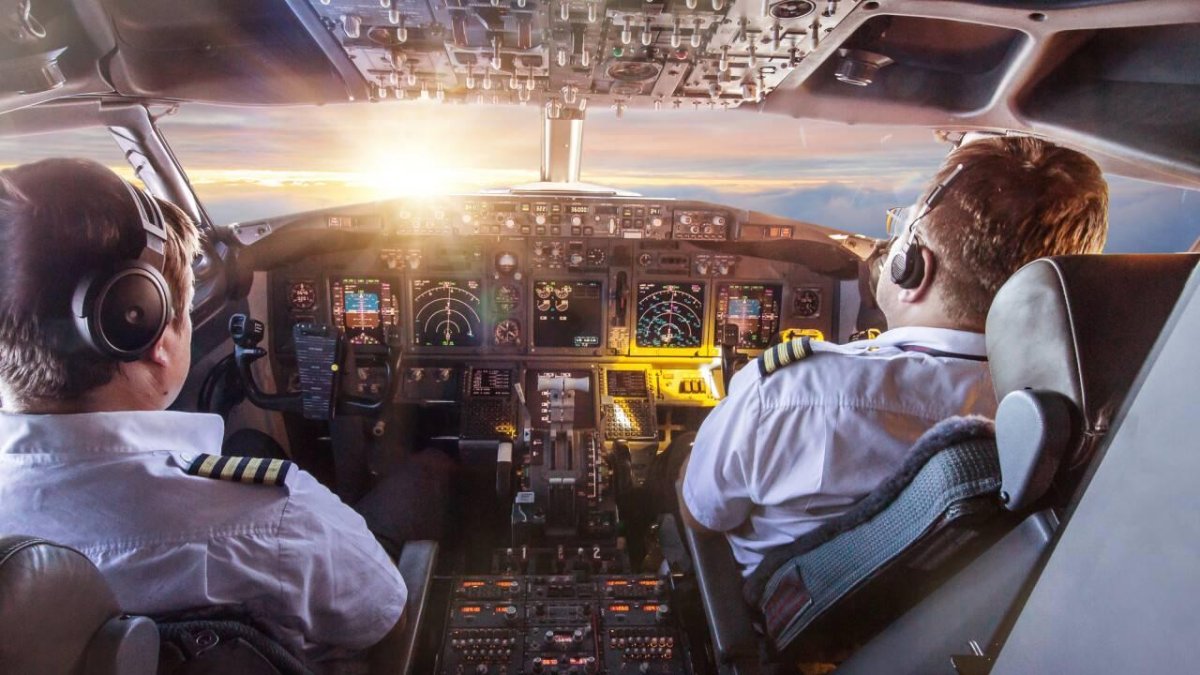 Кабина пассажирского самолета