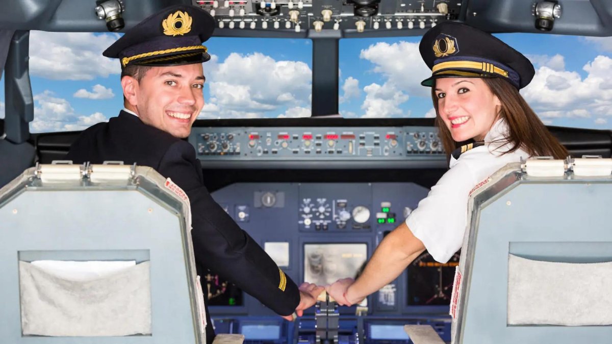 Летчик за штурвалом