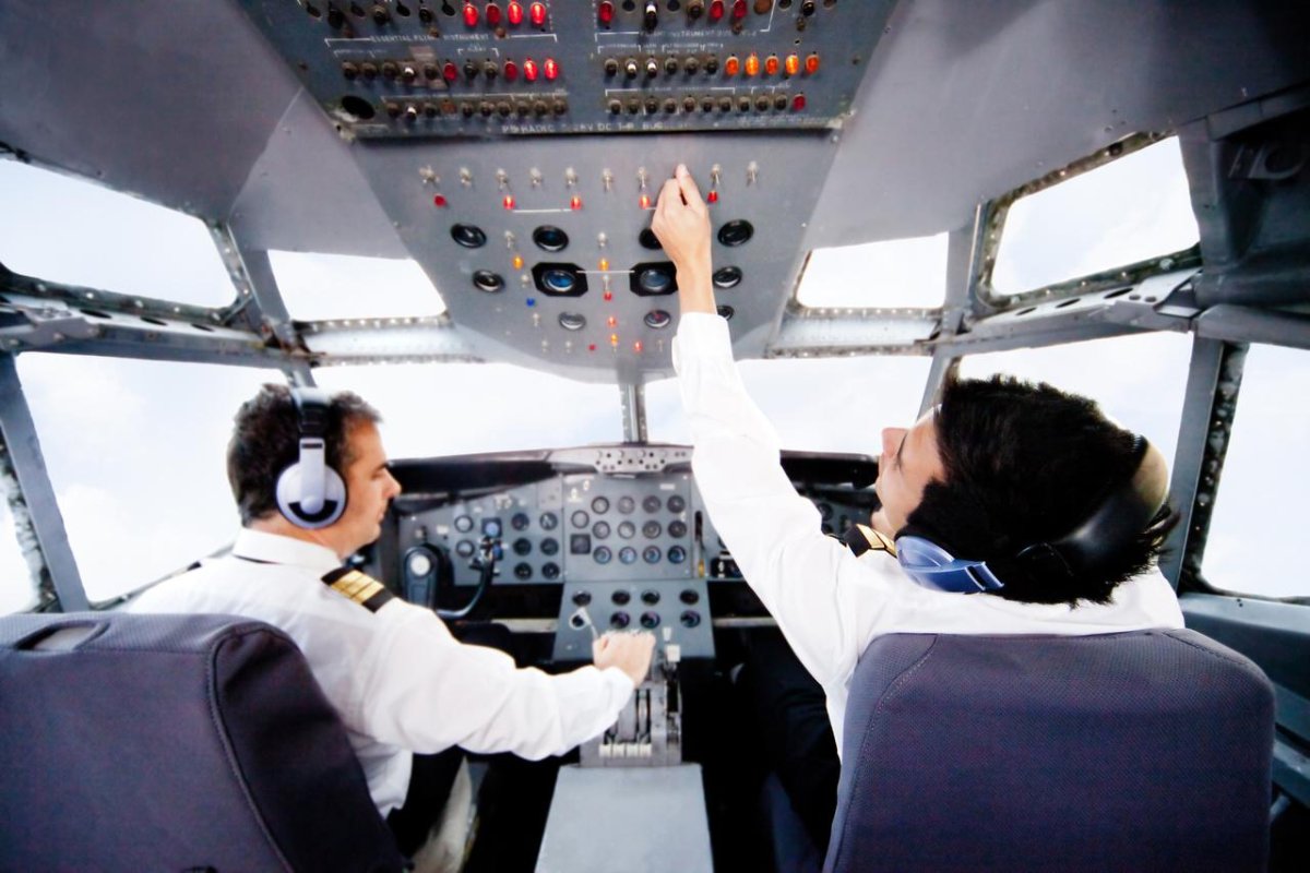 Кабина капитана самолета
