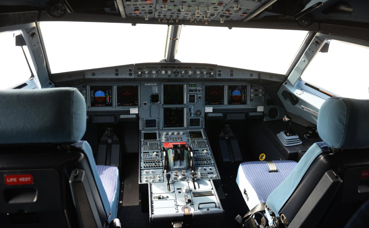 Кабина пилота самолета