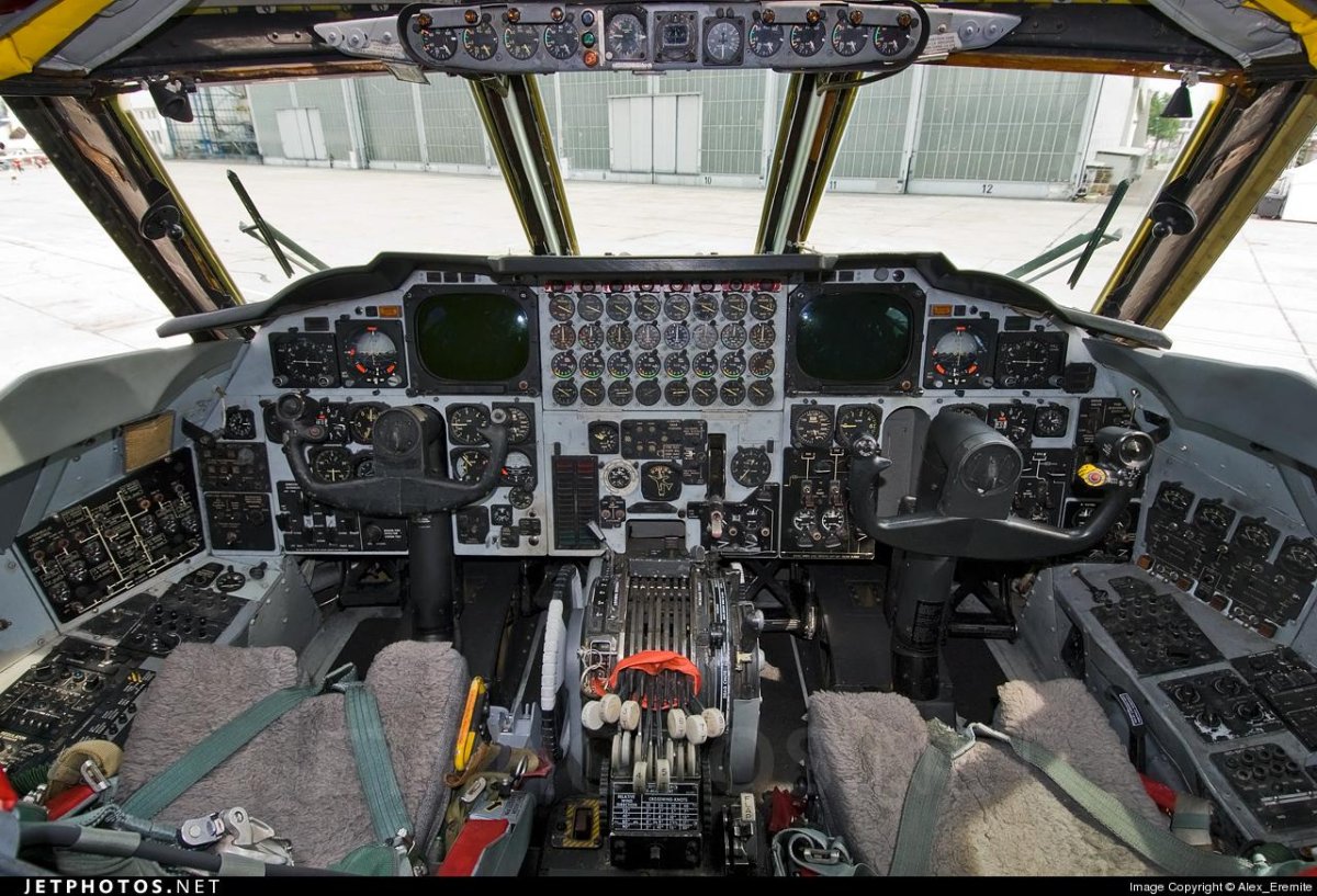 B-52 кабина