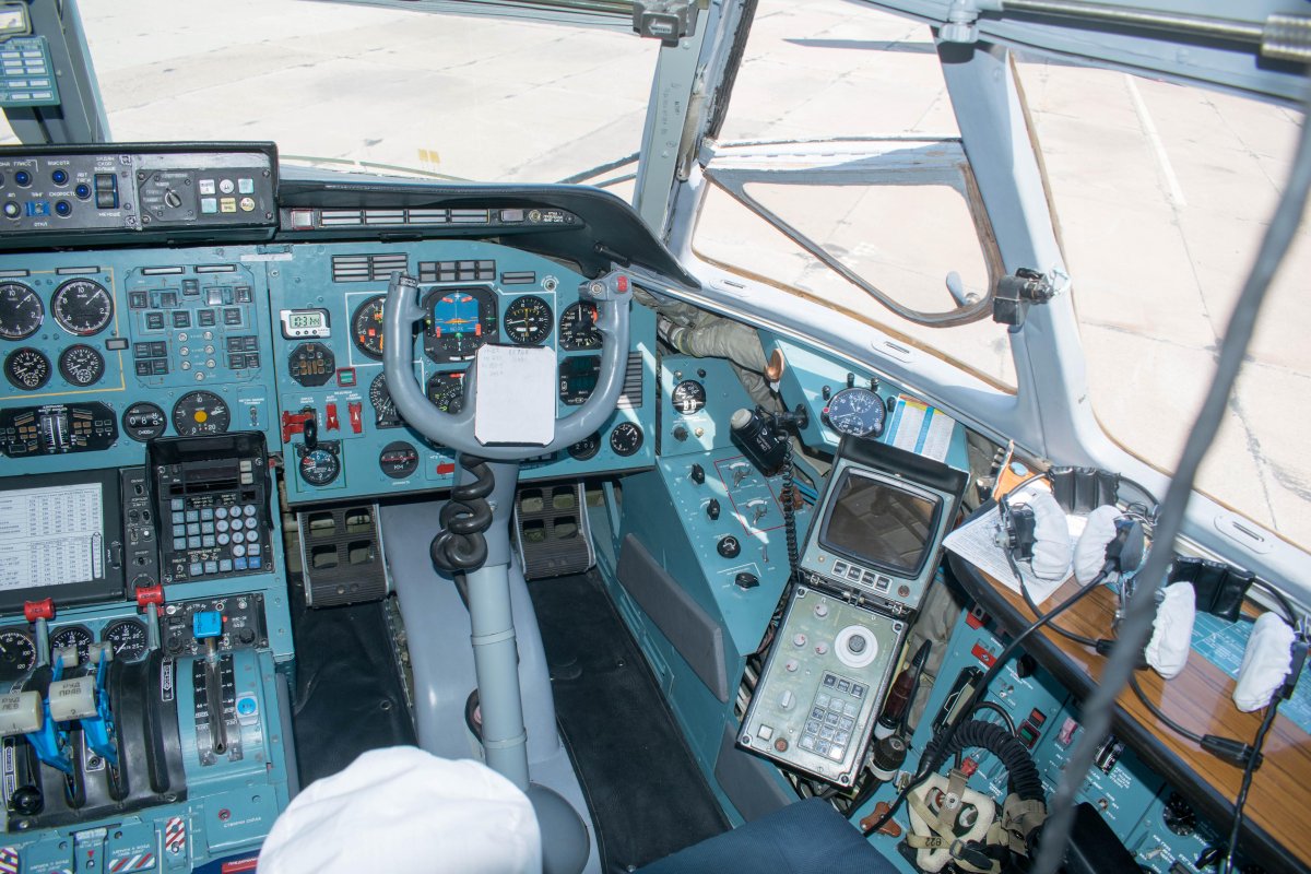 АН-72 кабина