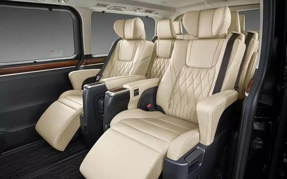 Минивэн Toyota Hiace 2020