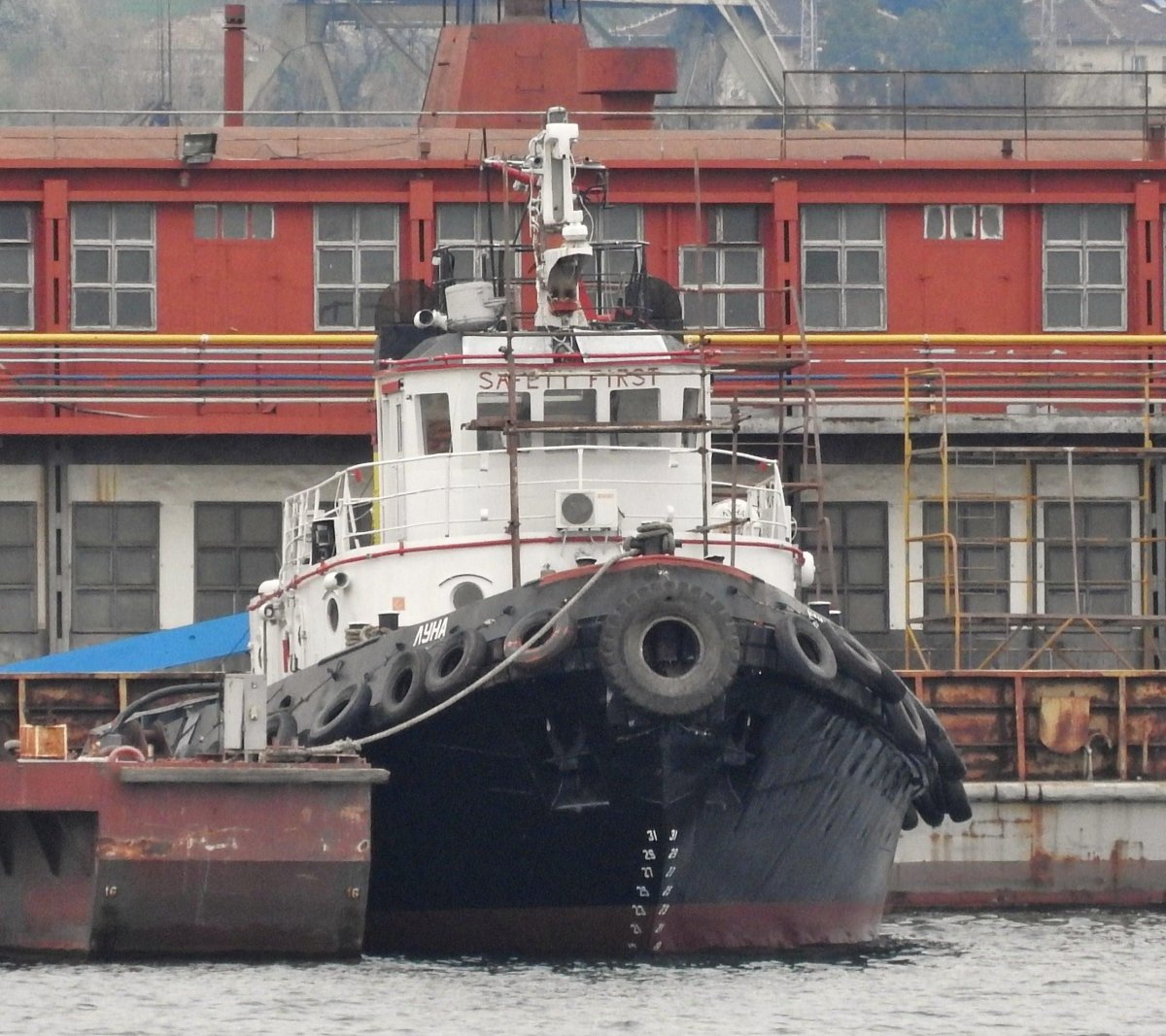 Портовый буксир проекта 498