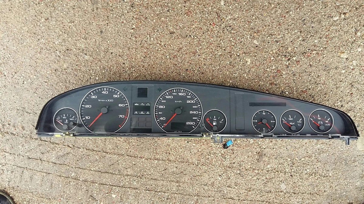 Панель Ауди а6 с4