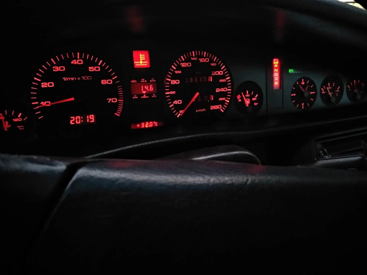 Приборная панель Ауди 100