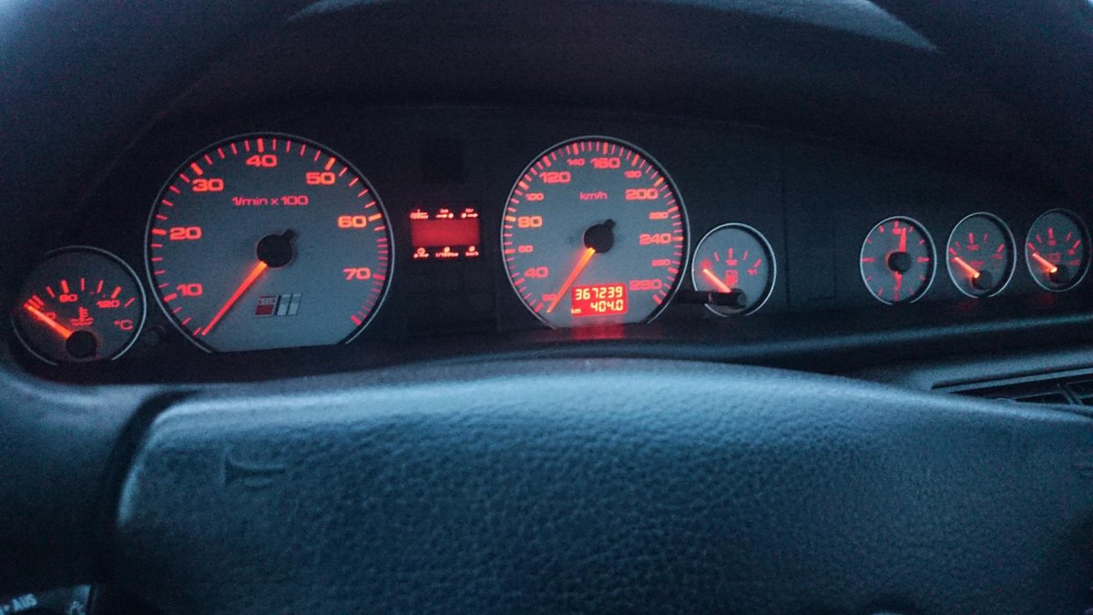 Приборная панель Audi s4 100