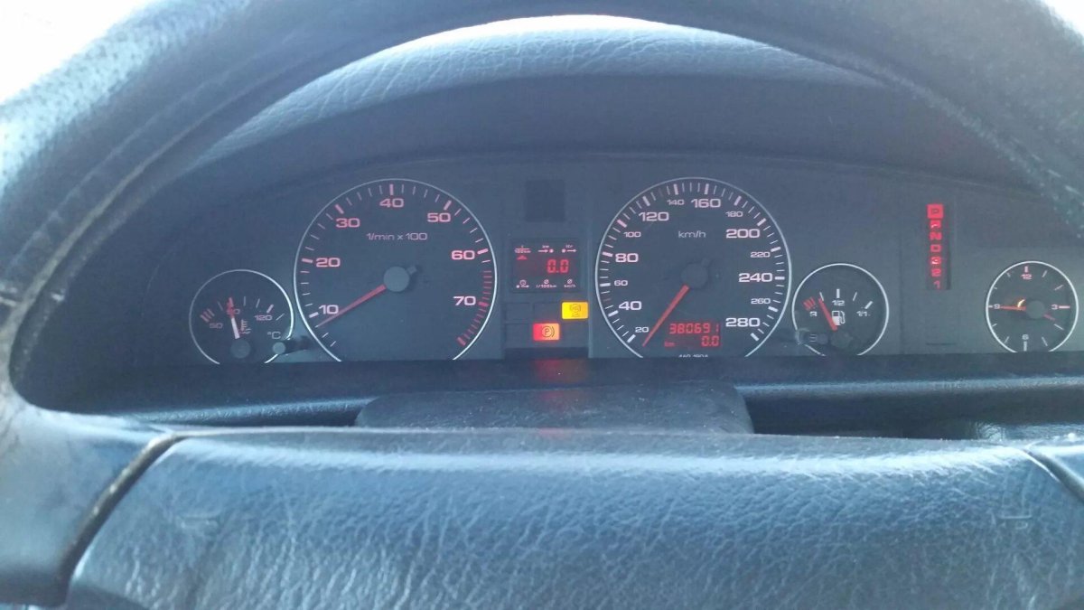 Приборная панель Ауди 100 с4