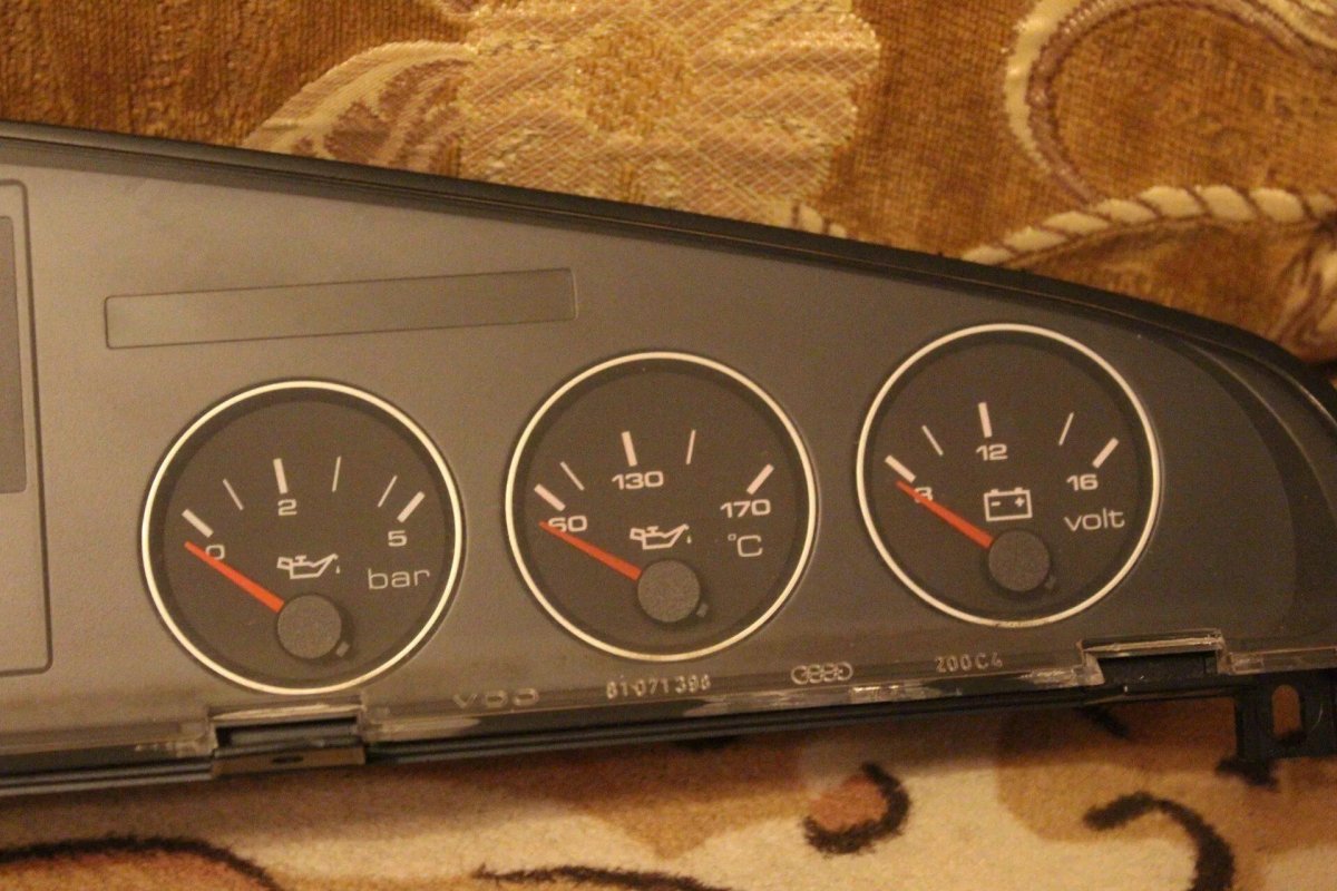 Audi 100 приборная панель